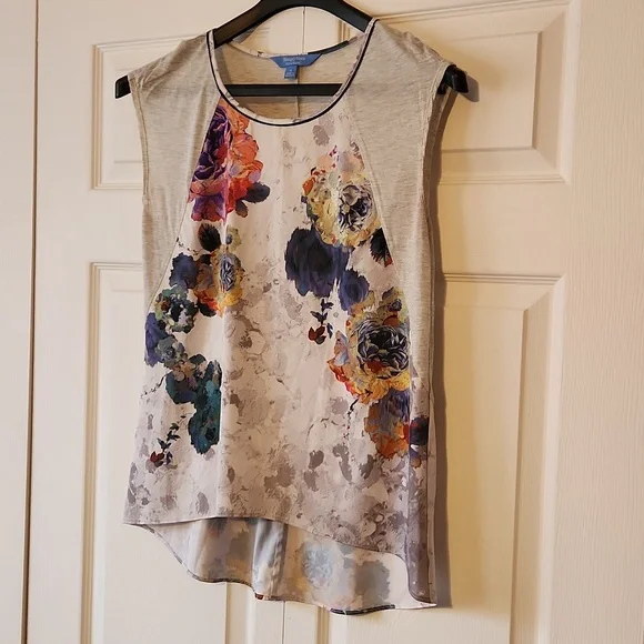 Simply Vera by Vera Wang Sleeveless Floral Gray Top - Size Small - Picture 4 of 5